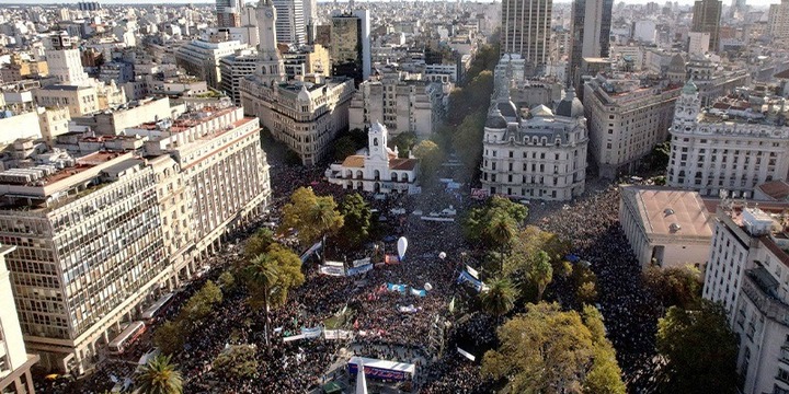 Imagen de 800 mil personas marcharon en Buenos Aires en defensa de la universidad pública